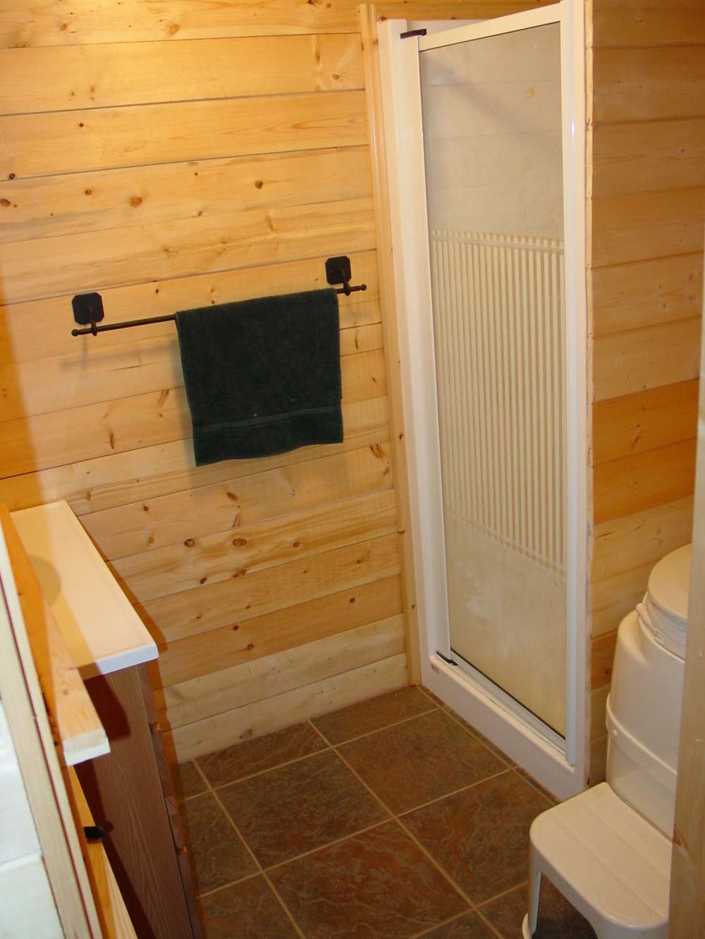 Bathroom of the Madrona - Bavarian Cottages 